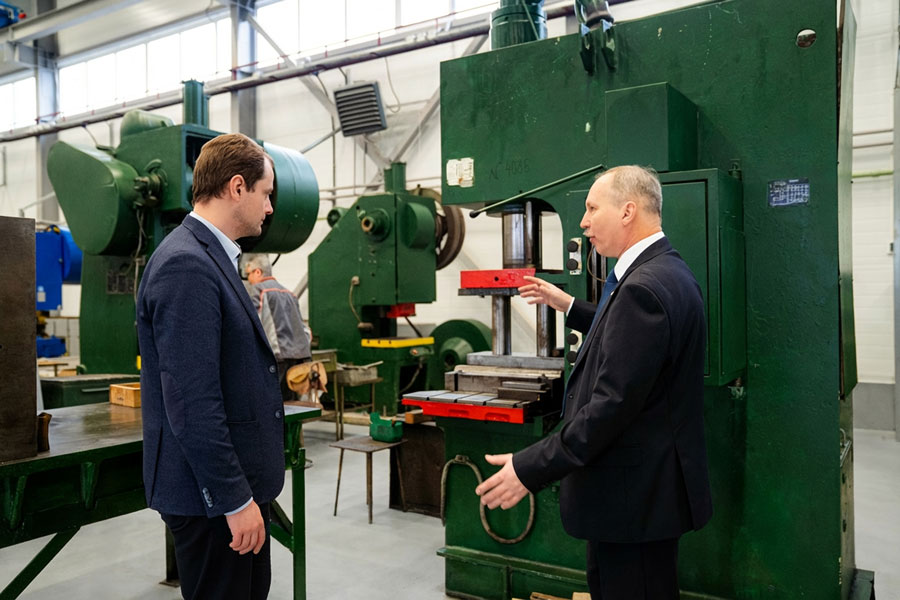 ���� ���