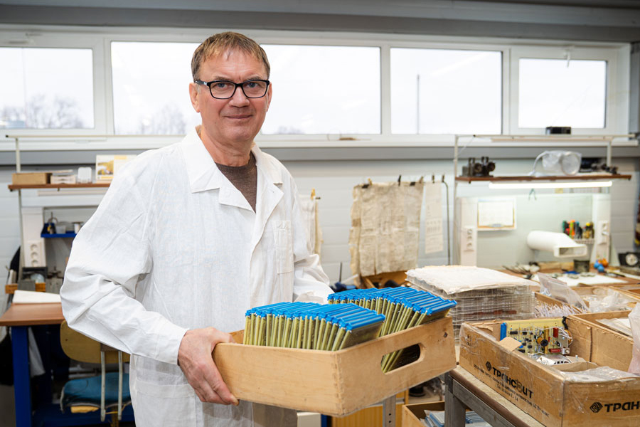 ���� ���